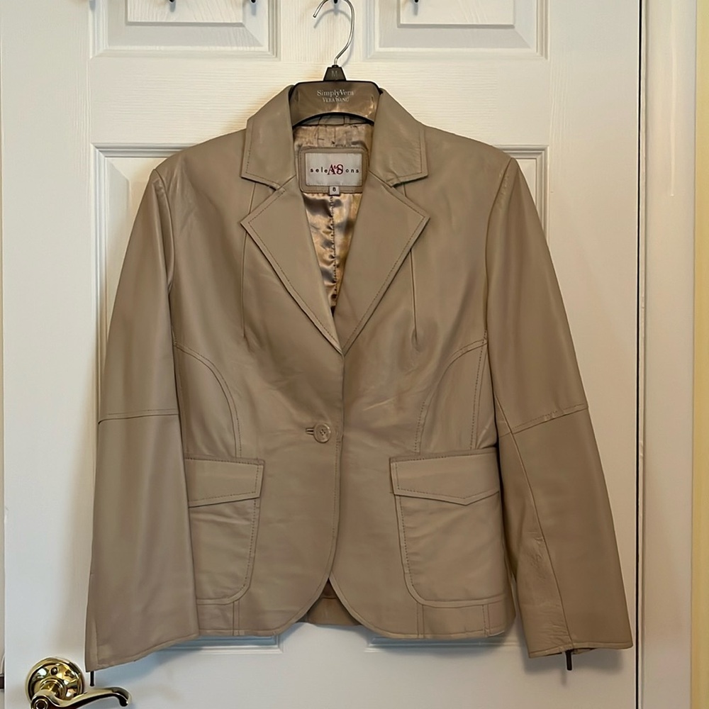 Nude leather jacket. Leather is soft like butter. 2 working pockets.